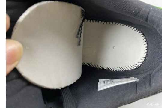 “”GREEN AIR O-W CU6015-001 DUNK NIKE STRIKE“ RUBBER 0106